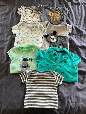 Lot of 7 baby boy short sleeve onesies size 3-6 month bear dinosaur shark stripe
